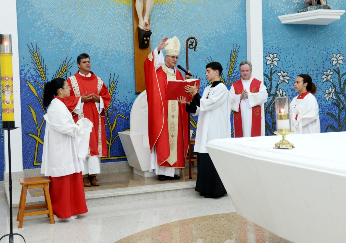 Crisma na Paróquia São Roque de São Roque do Canaã