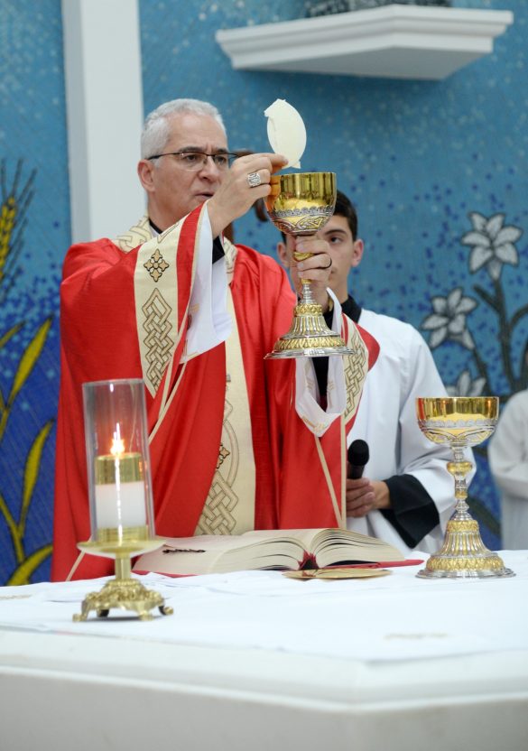 Crisma na Paróquia São Roque de São Roque do Canaã
