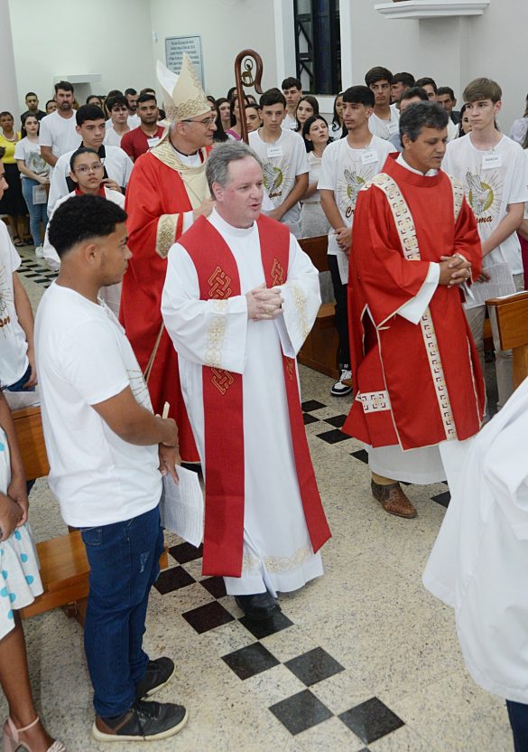 Crisma na Paróquia São Roque de São Roque do Canaã