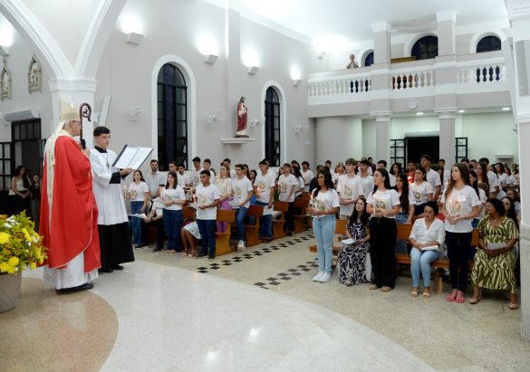 Crisma na Paróquia São Roque de São Roque do Canaã