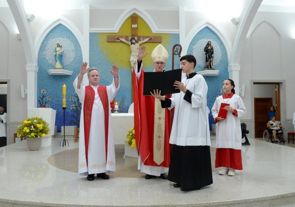 Crisma na Paróquia São Roque de São Roque do Canaã