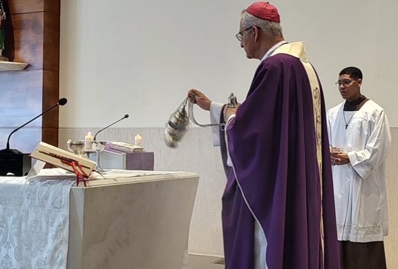 “A morte é apenas uma passagem; nossa esperança repousa na eternidade feliz com Deus”