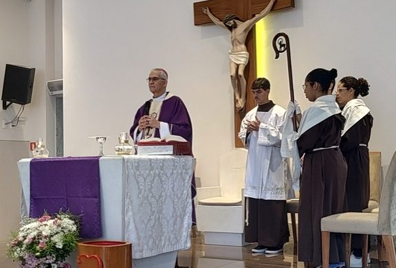 “A morte é apenas uma passagem; nossa esperança repousa na eternidade feliz com Deus”