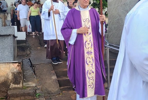 “A morte é apenas uma passagem; nossa esperança repousa na eternidade feliz com Deus”