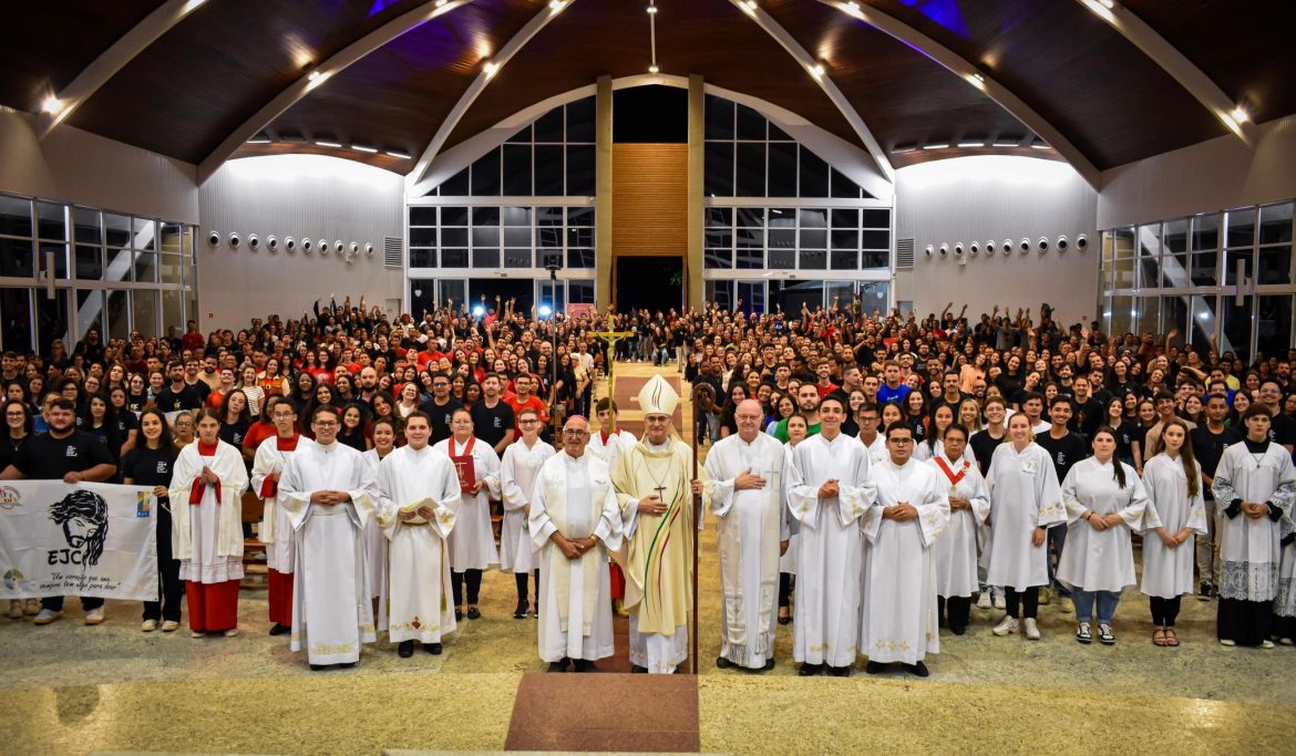 Diocese de Colatina celebra 40 anos do Encontro de Jovens com Cristo em Ibiraçu