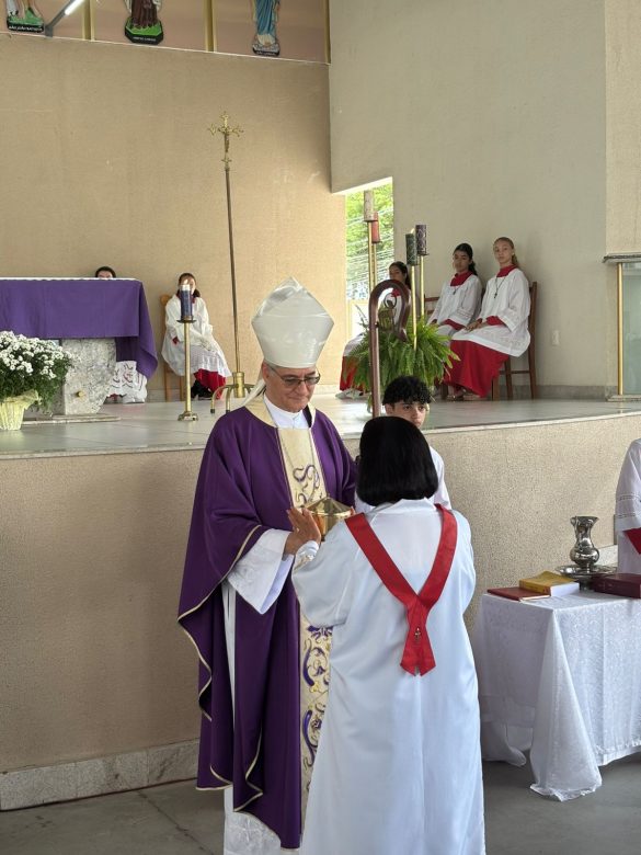 Paróquia Bom Pastor Institui 129 Ministros Extraordinários no 1º Domingo do Advento