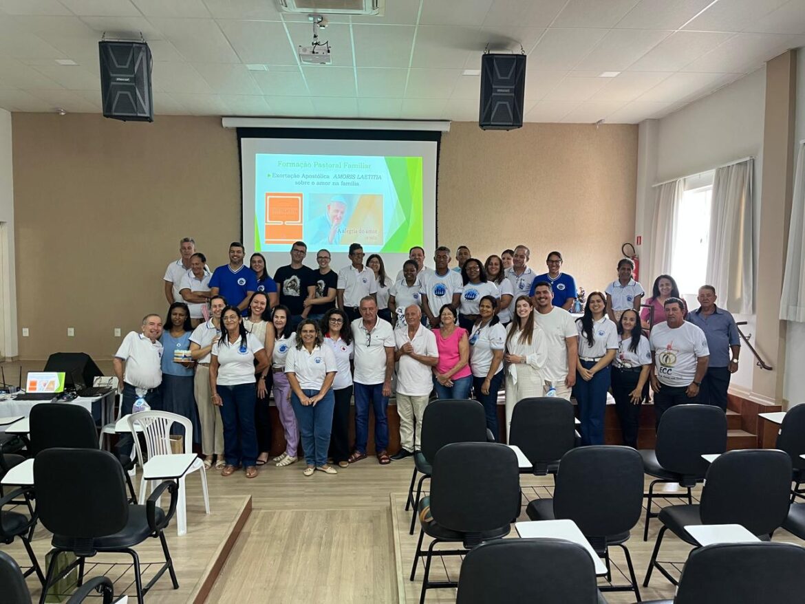 ÁREA DO CAFÉ: FORMAÇÃO SOBRE AMORIS LAETITIA PARA AGENTES DA PASTORAL FAMILIAR