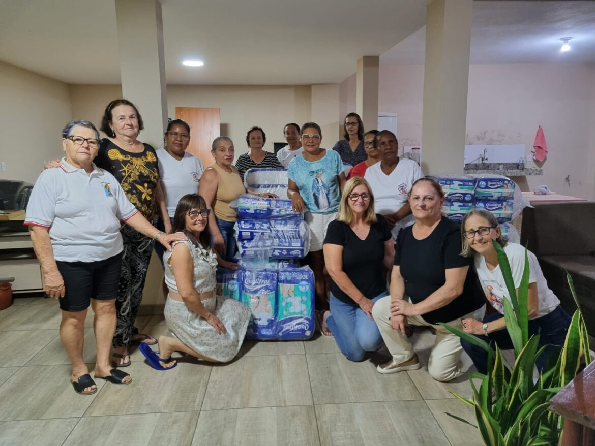 AS ABELHINHAS MÃE DA SAÚDE: MÃOS QUE BORDAM ESPERANÇA, FÉ QUE SE COSTURA EM SILÊNCIO