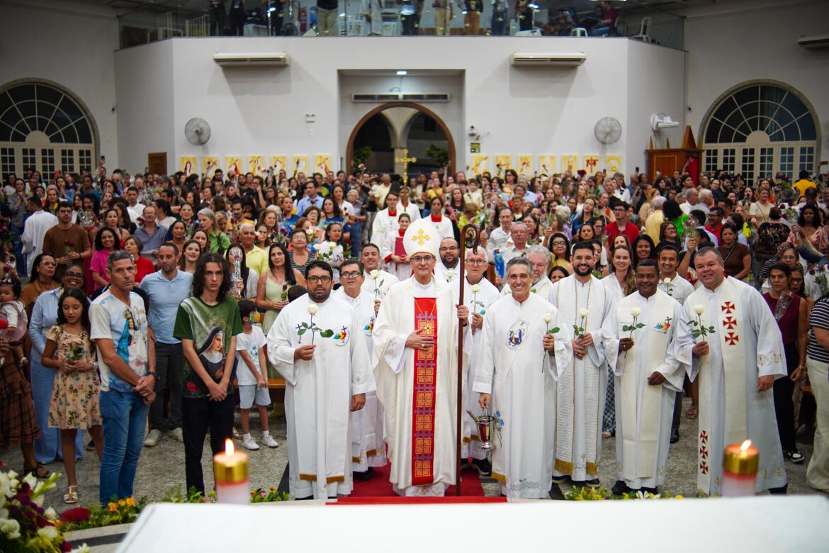 FESTA DE SANTA RITA REÚNE MILHARES DE FIÉIS EM LINHARES COM MOMENTOS DE FÉ E DEVOÇÃO