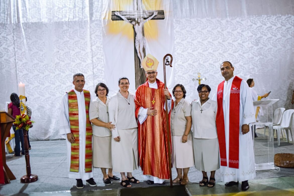 PARÓQUIA SANTA LUZIA CELEBRA MISSA FESTIVA DE CRISMA E JUBILEU RELIGIOSO EM PANCAS