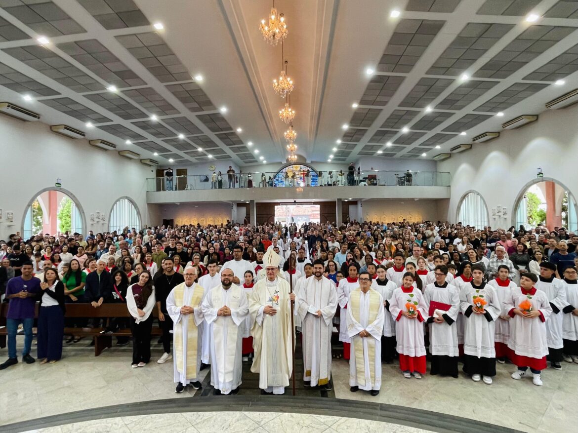 PEREGRINOS DE ESPERANÇA RUMO AO CORAÇÃO DA TRINDADE SANTA