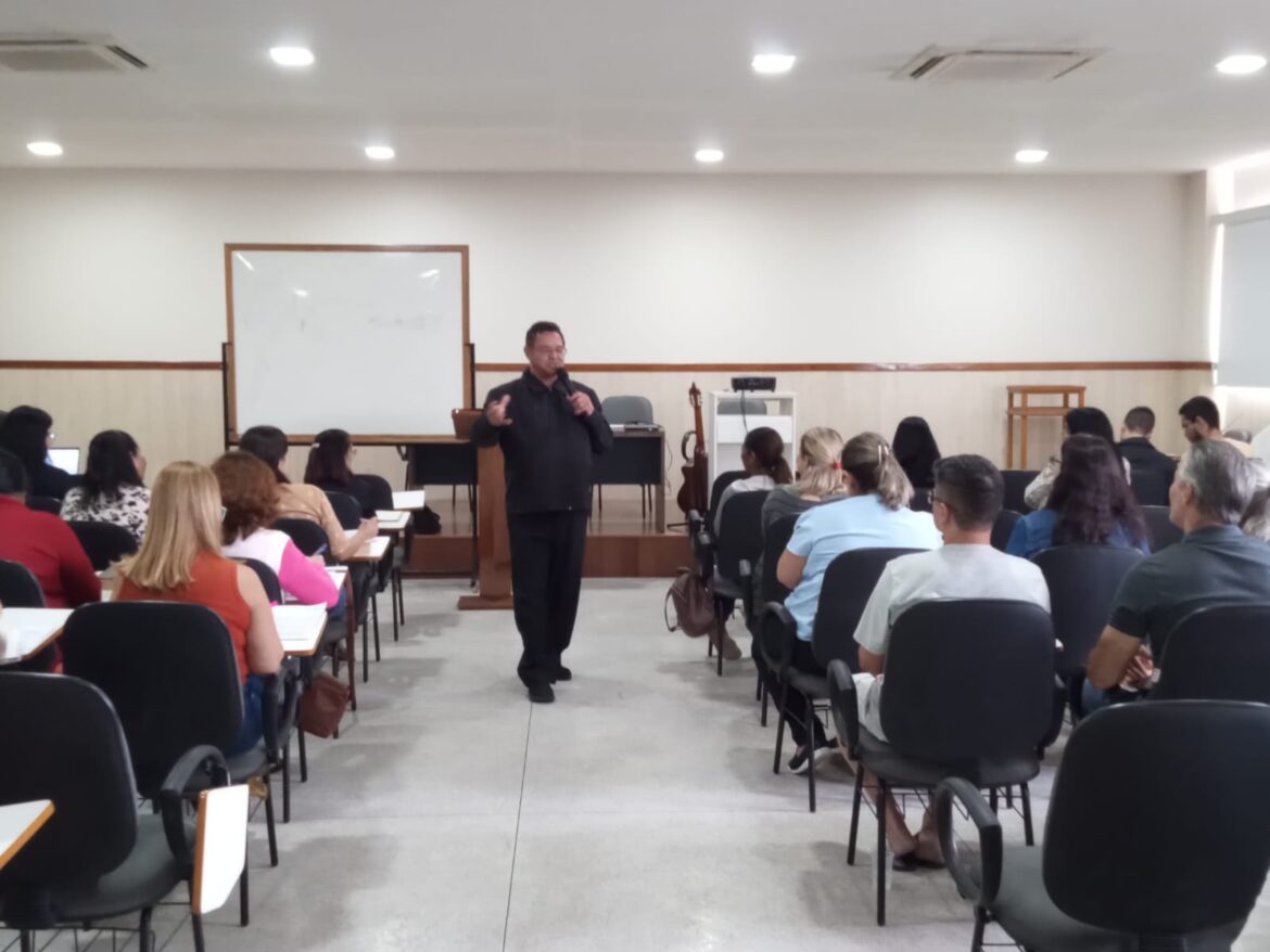 ÁREA PASTORAL BR 101 NORTE PROMOVE FORMAÇÃO SOBRE “LUMEN GENTIUM” EM LINHARES