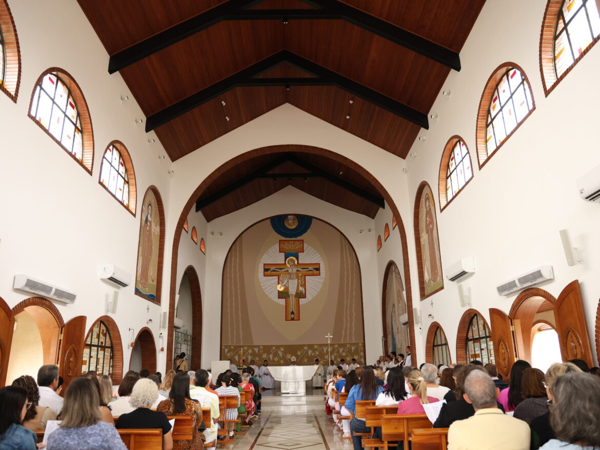 MOSTEIRO SANTÍSSIMA TRINDADE CELEBRA SOLENE DEDICAÇÃO DE SUA IGREJA