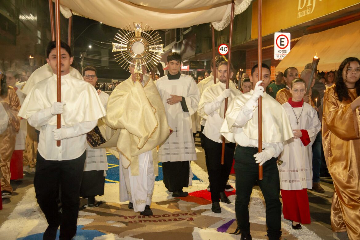 PARÓQUIA SÃO JOÃO BATISTA CELEBRA CORPUS CHRISTI COM FÉ, BELEZA E TRADIÇÃO EM SEU JUBILEU DE 75 ANOS