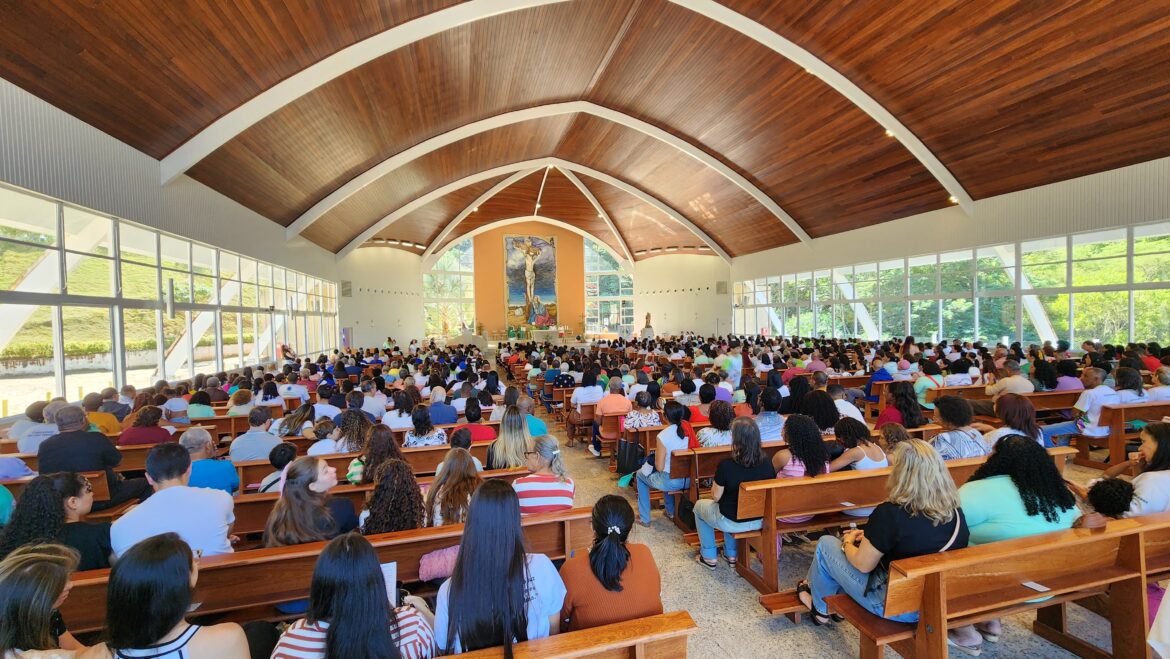 DIOCESE DE COLATINA MARCA PRESENÇA NA 14ª ROMARIA ESTADUAL DA PASTORAL DA CRIANÇA AO SANTUÁRIO NOSSA SENHORA DA SAÚDE