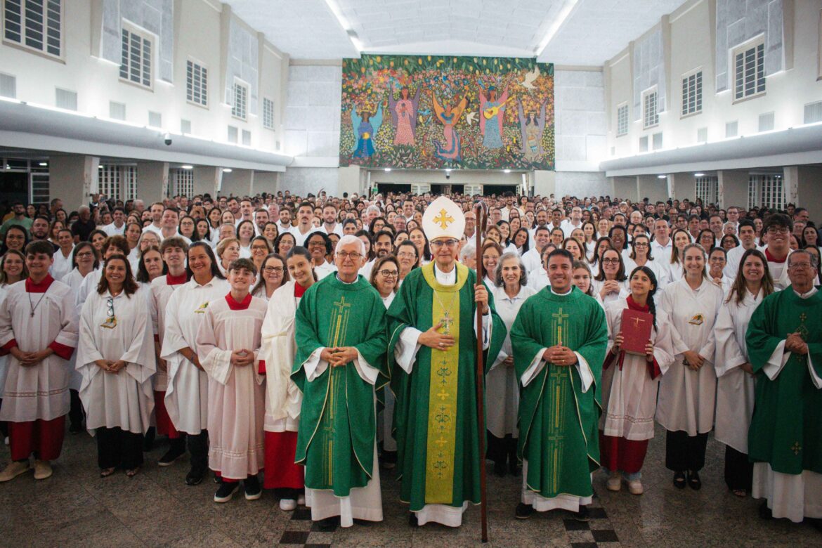  PARÓQUIA NOSSA SENHORA DA CONCEIÇÃO RECEBE PRIMEIRA VISITA PASTORAL DE DOM LAURO SÉRGIO VERSIANI BARBOSA