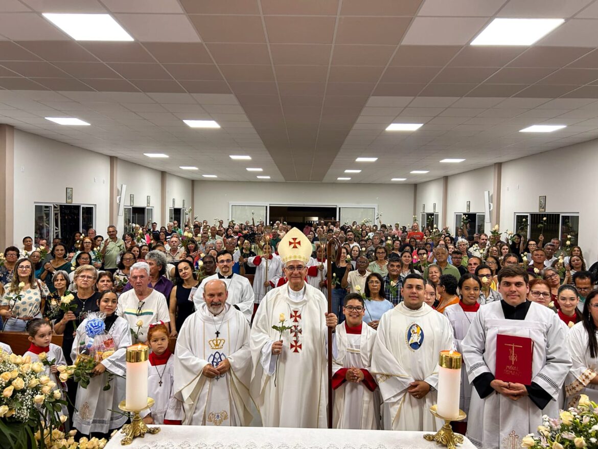 PARÓQUIA SANTA TERESINHA CELEBRA FESTA DA PADROEIRA EM NOVO ESPAÇO PASTORAL