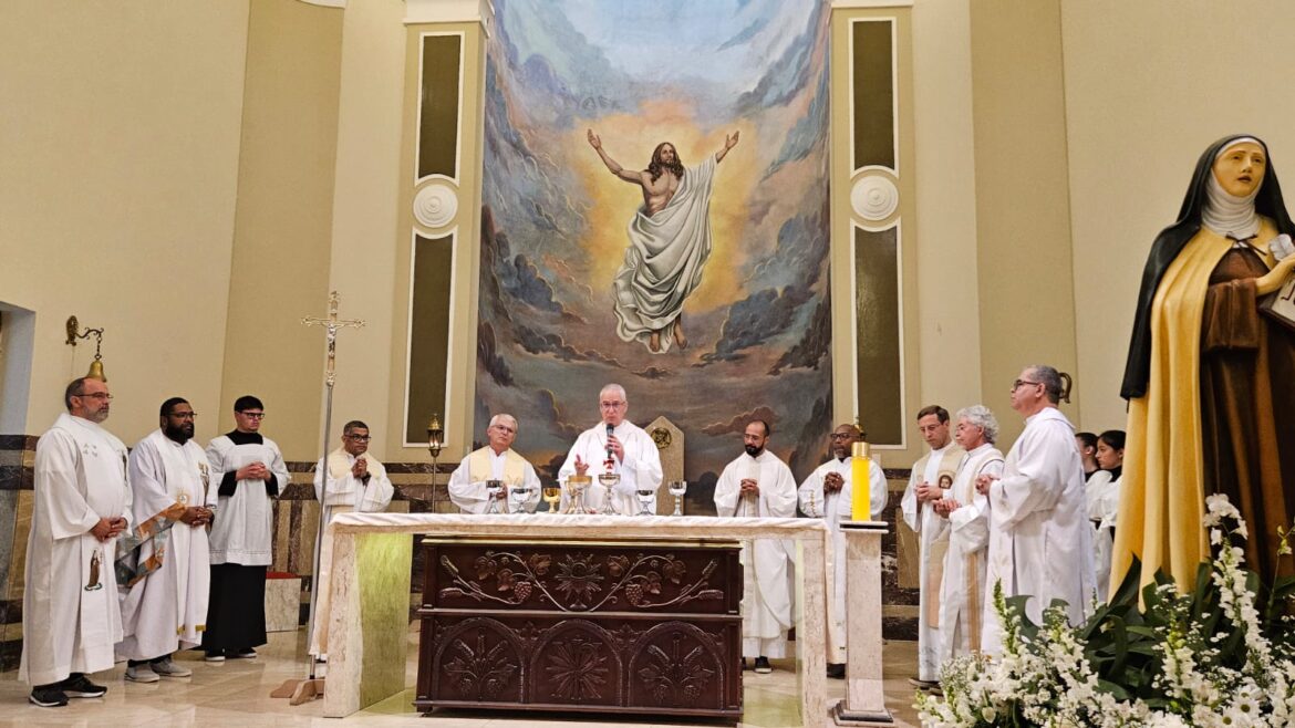 FREI ARLES DIAS DE JESUS TOMA POSSE COMO NOVO PÁROCO DA PARÓQUIA SANTA TERESA