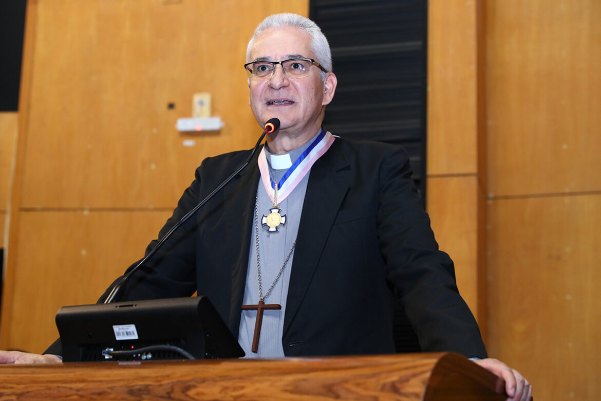 DOM LAURO SÉRGIO VERSIANI BARBOSA É HOMENAGEADO EM SESSÃO SOLENE DA ASSEMBLEIA LEGISLATIVA