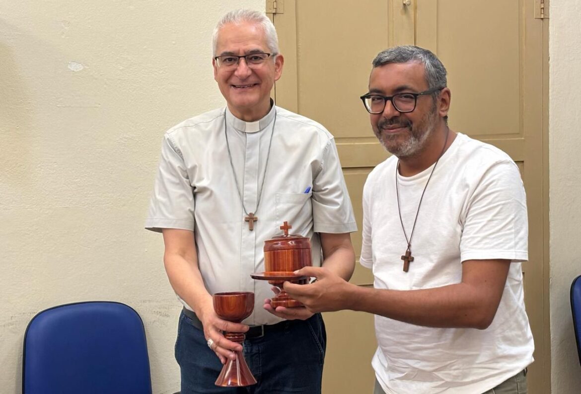 Dom Vanthuy visita a Diocese de Colatina e conduz retiro do clero