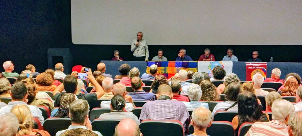 Dom Lauro participa de debate após exibição de documentário em Vitória
