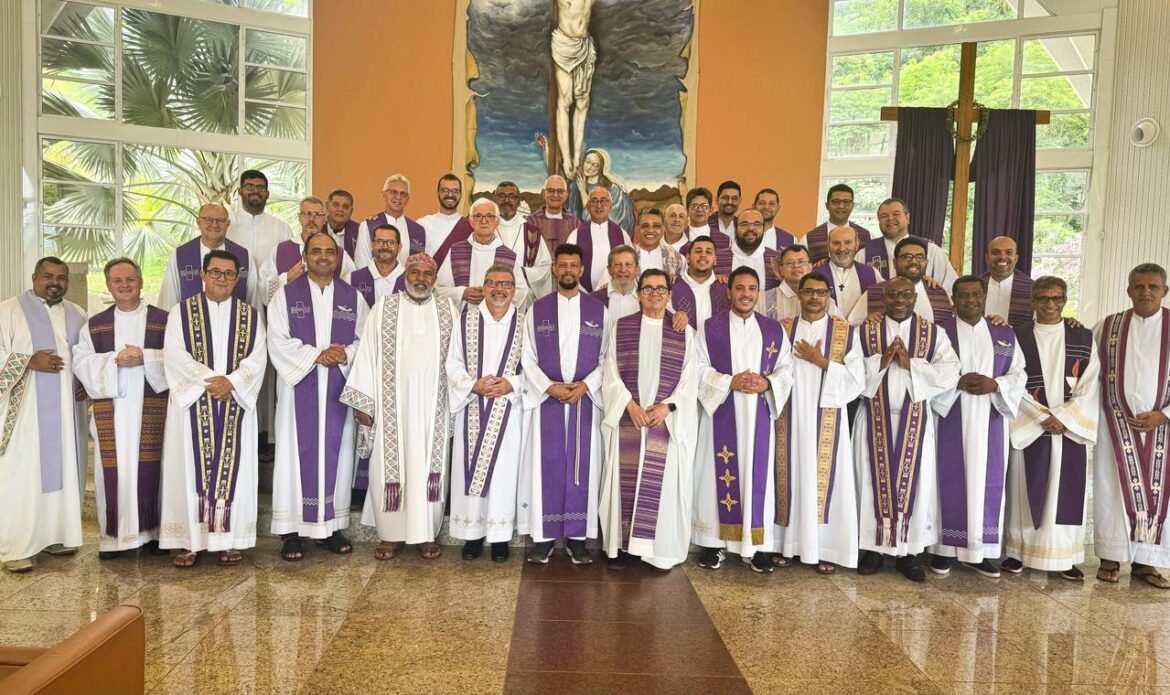 Presbíteros da Diocese vivem retiro espiritual em Ibiraçu