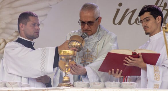 DESTAQUE_COLATINA_003.jpg Dom Lauro preside Missa na Festa da Penha