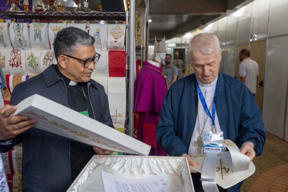 Diocese de Colatina presenteia Arquidiocese de Aparecida