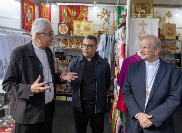 Diocese de Colatina presenteia Arquidiocese de Aparecida