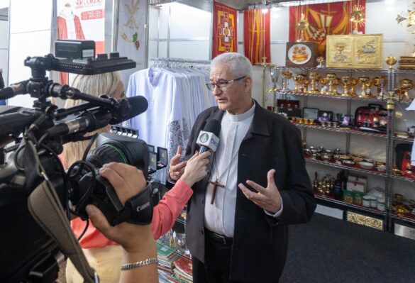 Diocese de Colatina presenteia Arquidiocese de Aparecida