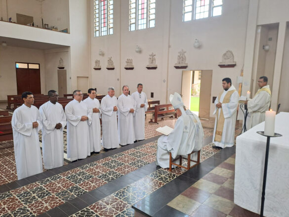 IMG_5403.JPG Candidatos ao diaconato permanente recebem ministério de leitor