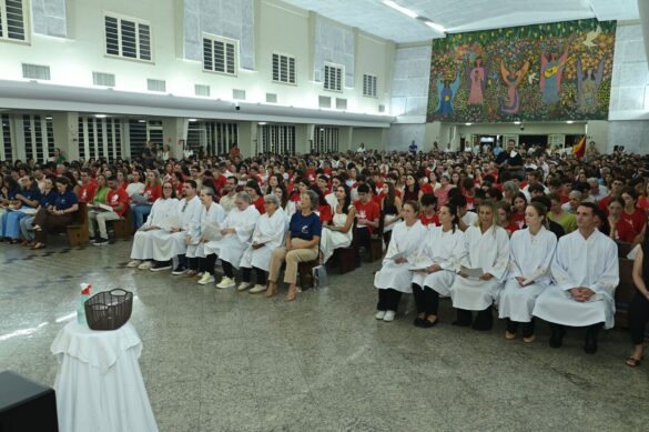 Dom Lauro celebra Crisma de 245 jovens em Linhares