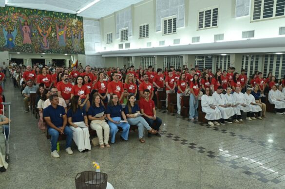 Dom Lauro celebra Crisma de 245 jovens em Linhares