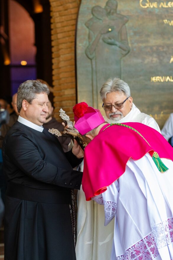 Dom Lauro participa da posse canônica do novo Arcebispo de Aparecida