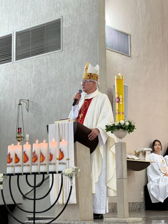 Dom Lauro celebra Crisma de 245 jovens em Linhares