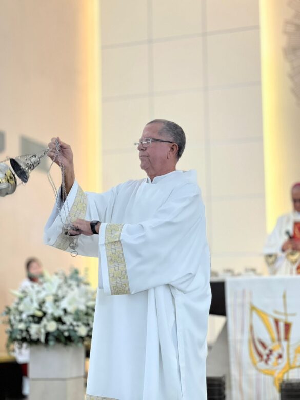 Dom Lauro celebra Crisma de 245 jovens em Linhares
