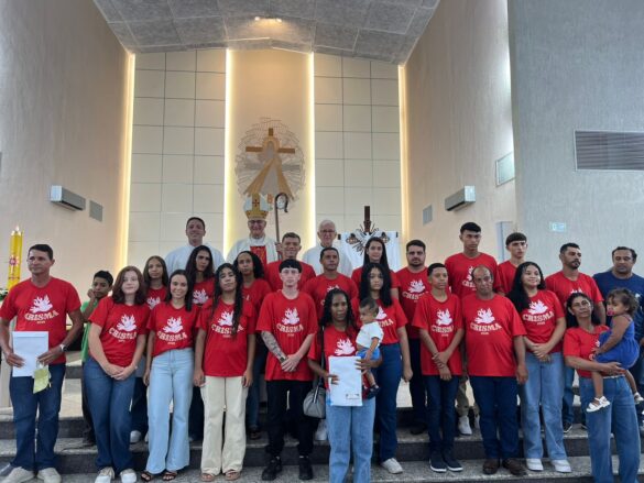 Dom Lauro celebra Crisma de 245 jovens em Linhares