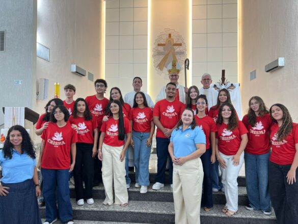 Dom Lauro celebra Crisma de 245 jovens em Linhares