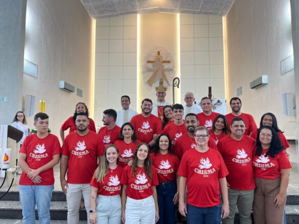 Dom Lauro celebra Crisma de 245 jovens em Linhares