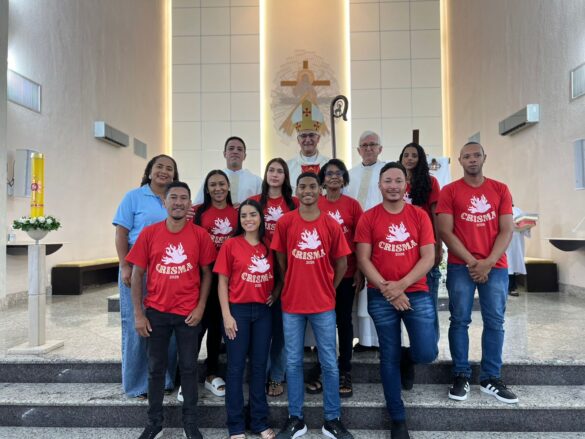 Dom Lauro celebra Crisma de 245 jovens em Linhares