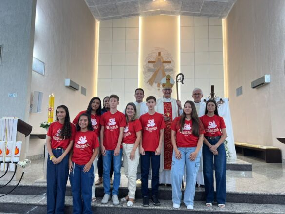 Dom Lauro celebra Crisma de 245 jovens em Linhares