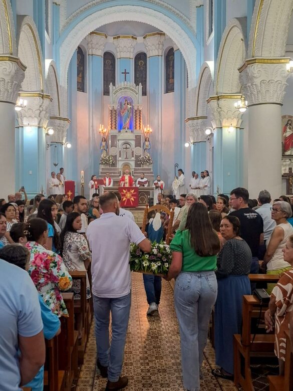 Primeiro dia da novena reúne fiéis em Itarana