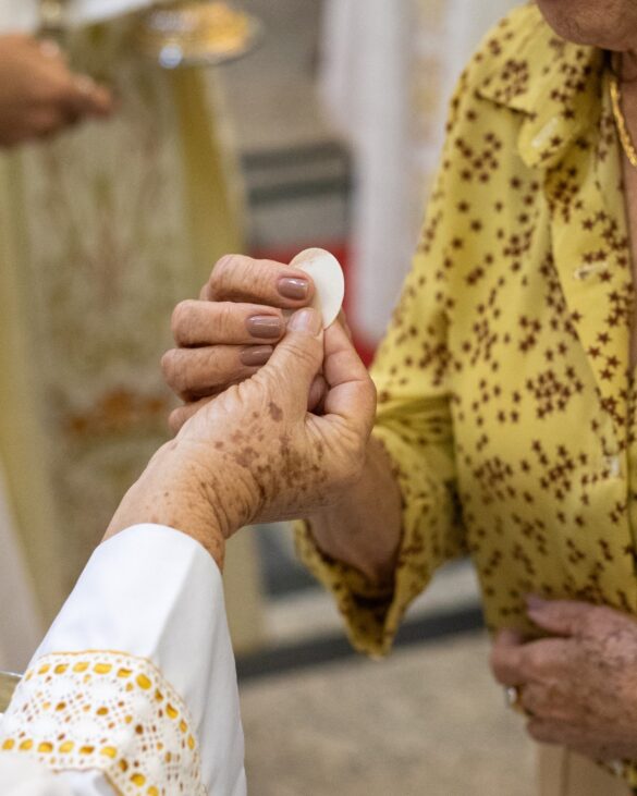 Paróquia celebra Santa Rita de Cássia com fé e devoção em Linhares