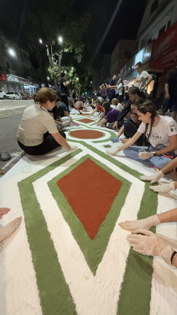 Tapetes de Corpus Christi da Catedral unem tradição e catequese sobre o amor de Cristo aos pobres