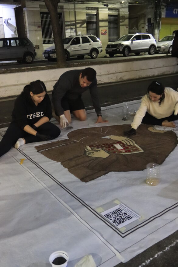 Tapetes de Corpus Christi da Catedral unem tradição e catequese sobre o amor de Cristo aos pobres