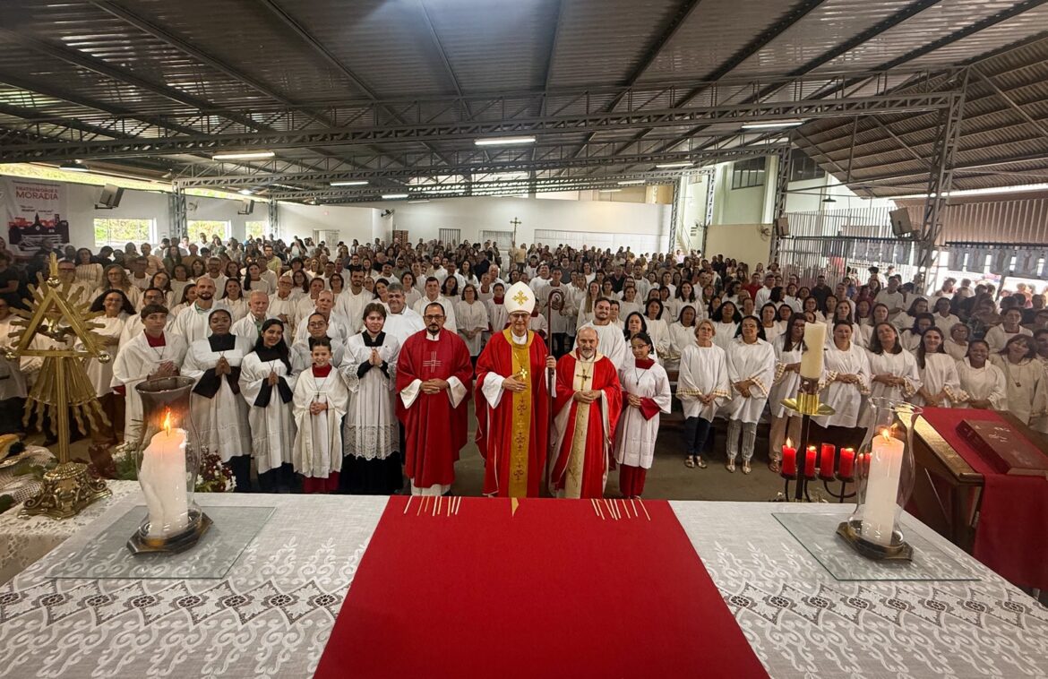 Pentecostes é marcado pelo envio de 99 ministros em Maria das Graças
