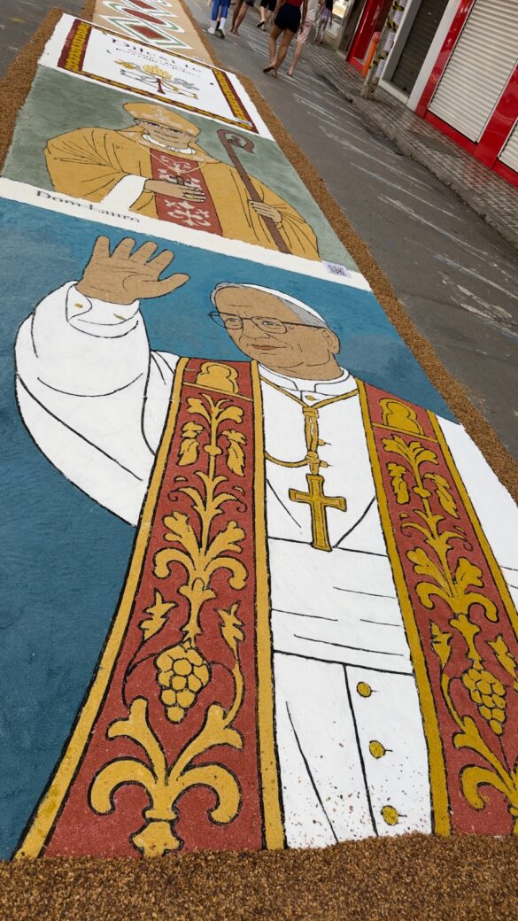 Tapetes de Corpus Christi da Catedral unem tradição e catequese sobre o amor de Cristo aos pobres
