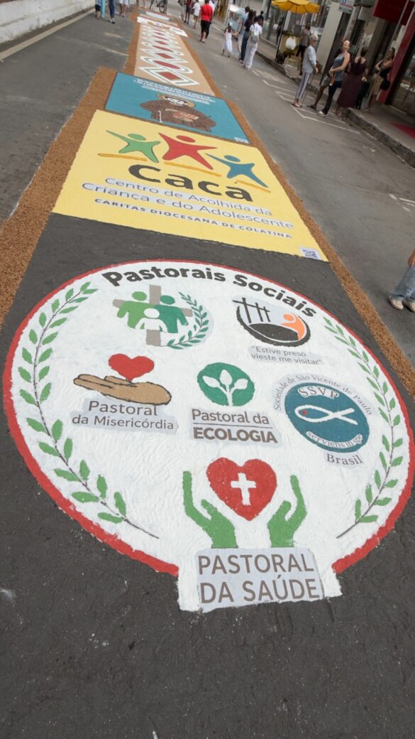 Tapetes de Corpus Christi da Catedral unem tradição e catequese sobre o amor de Cristo aos pobres