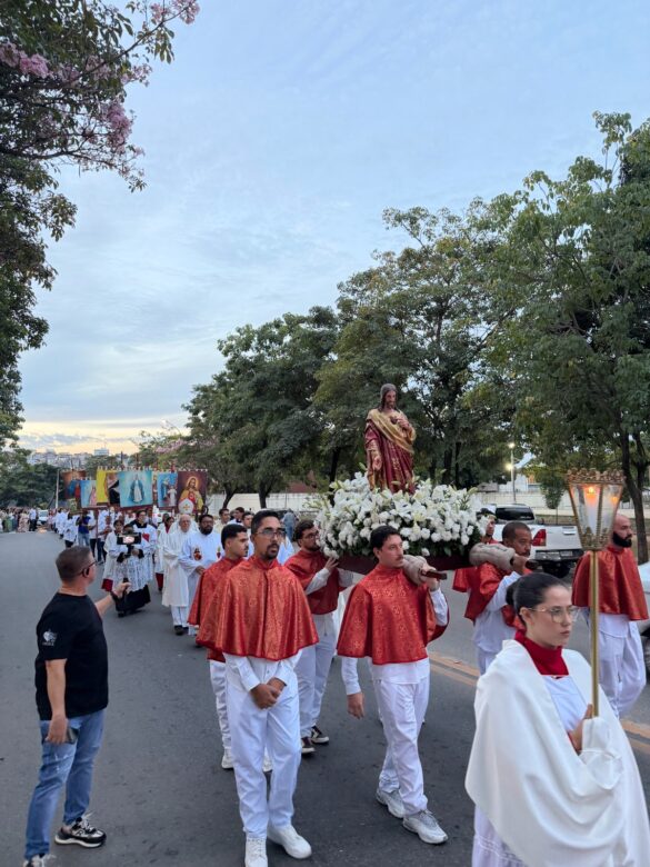 WhatsApp Image 2026-06-17 at 10.10.50 Do Coração de Jesus brota a paz que desarma o mundo