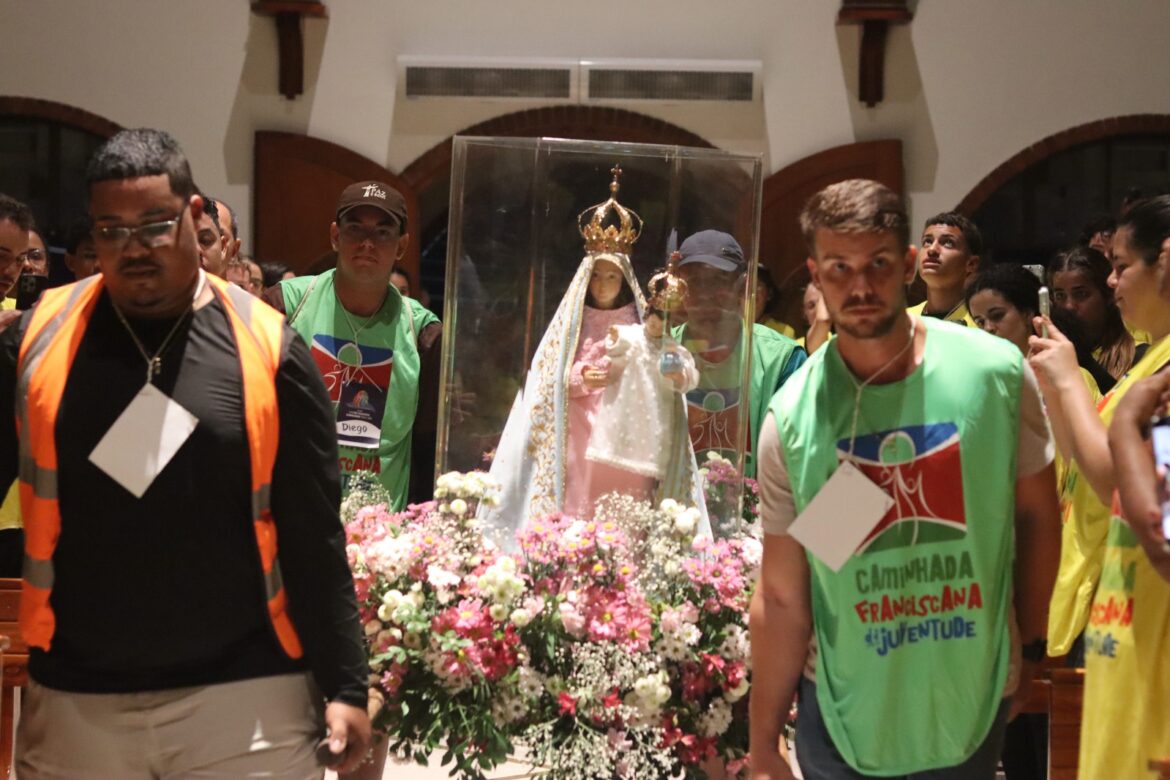Oração, fraternidade e cuidado com a criação marcaram a 14ª Caminhada Franciscana
